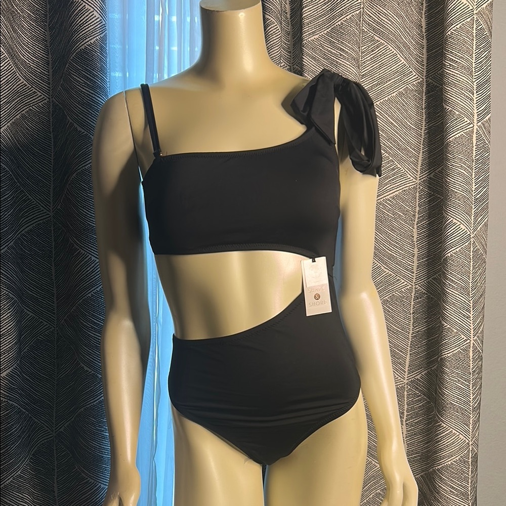 Shade & Shore Black One-Shoulder Swimsuit